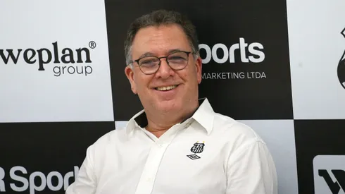 Marcelo Teixeira avança por patrocinador máster no Santos.