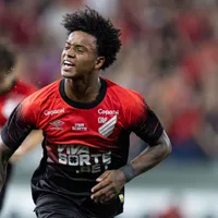 Athletico-PR acerta renovação de Bruninho e dobra multa rescisória