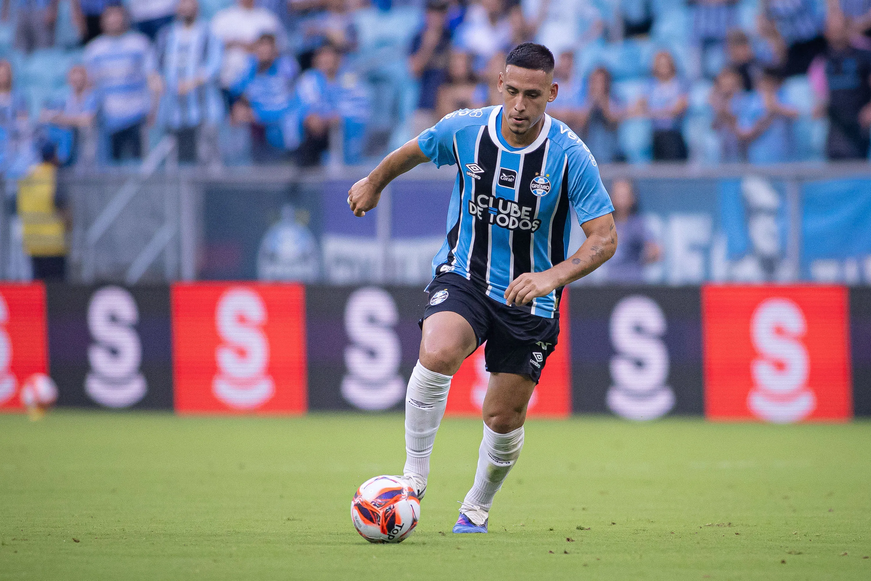 Erick Noriega jogador do Gremio durante partida contra o Novo Hamburgo no estadio Arena do Gremio pelo campeonato Gaucho 2026. Foto: Maxi Franzoi/AGIF