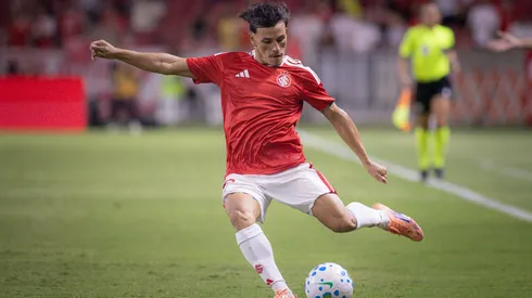 Bernabei, lateral do Internacional. Foto: Maxi Franzoi/AGIF