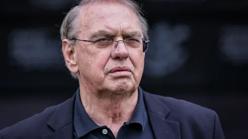 Osmar Stabile presidente do Corinthians durante aquecimento antes da partida contra o Ceara no estadio Arena Corinthians pelo campeonato Brasileiro A 2025. Foto: Fabio Giannelli/AGIF