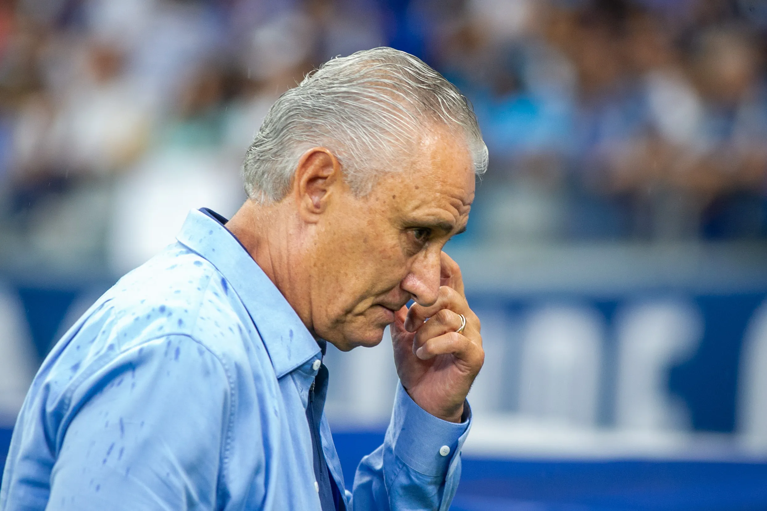 Tite tecnico do Cruzeiro durante partida contra o America-MG no estadio Mineirao pelo campeonato Mineiro 2026. Foto: Fernando Moreno/AGIF