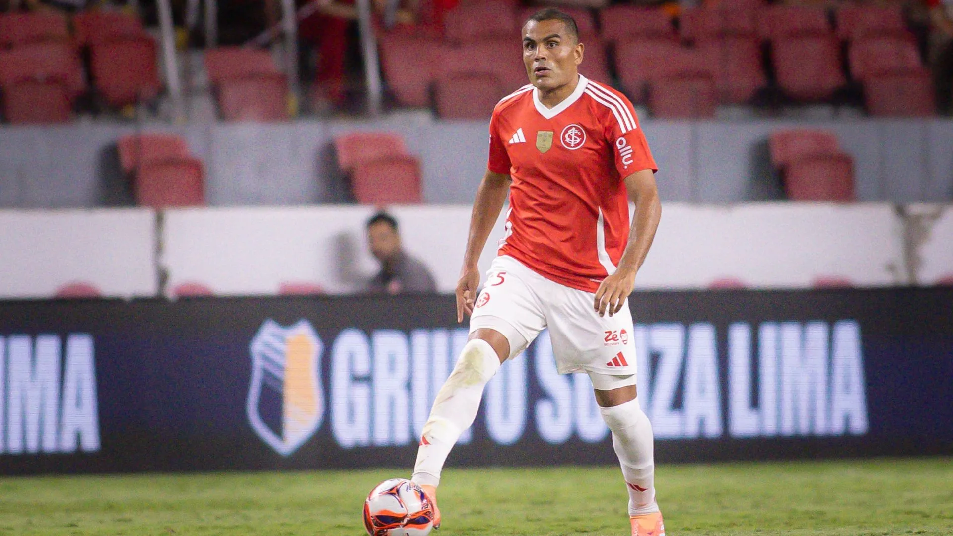 Mercado, zagueiro do Internacional