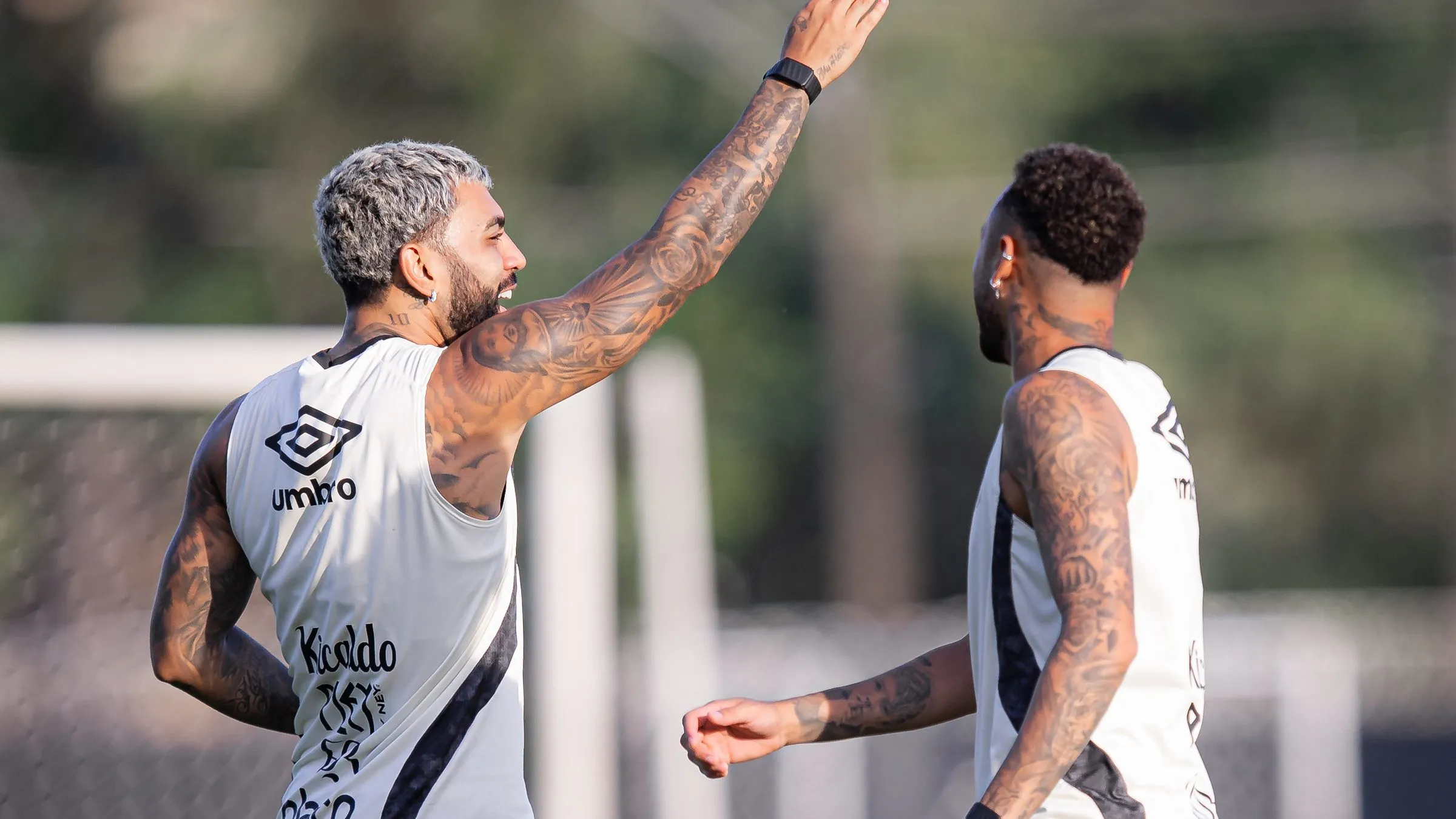 Neymar e Gabigol no CT Rei Pelé. Foto: Raul Baretta/ Santos FC