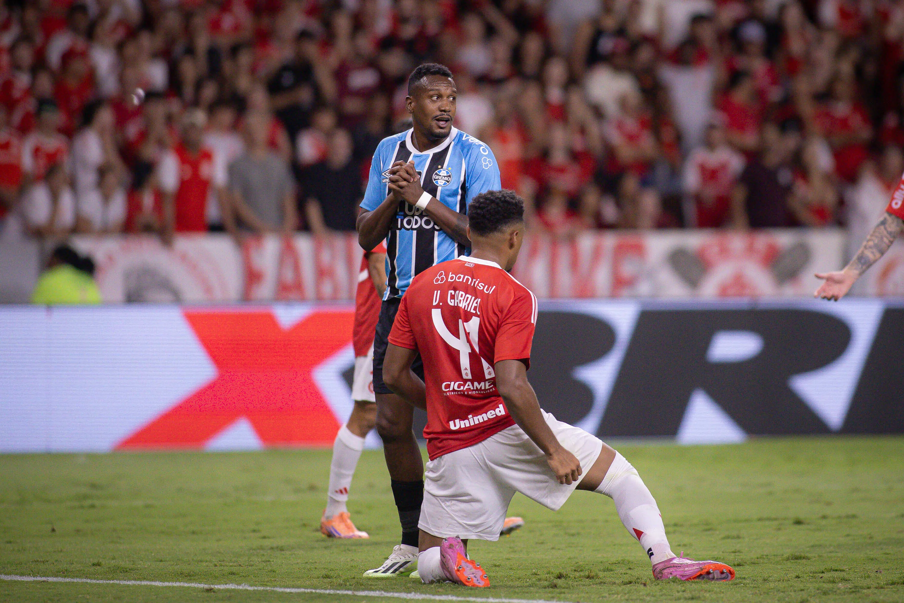 GEdenilson jogador do Gremio lamenta durante partida contra o Internacional no estadio Beira-Rio pelo campeonato Gaucho 2026. Foto: Maxi Franzoi/AGIF