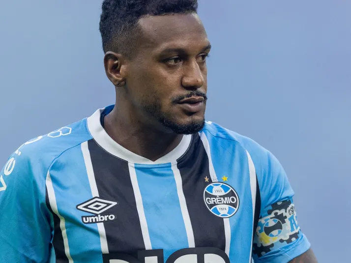 Grêmio encaminha rescisão de Edenilson