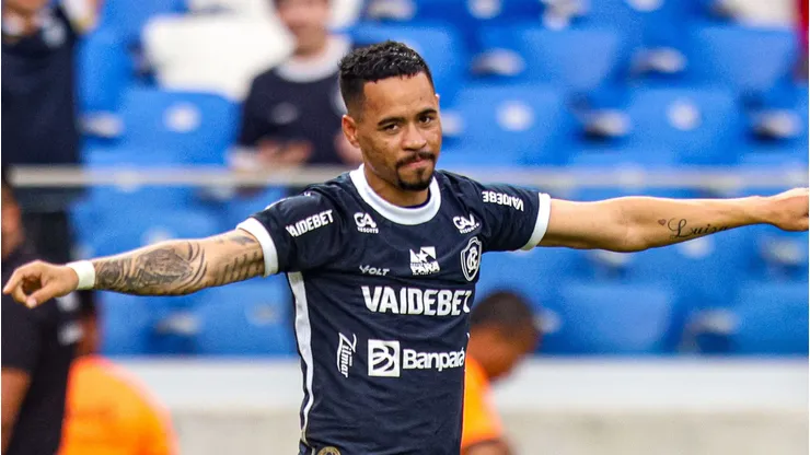 Yago Pikachu jogador do Remo comemora seu gol durante partida contra o Bragantino-PA no estádio Mangueirão pelo campeonato Paraense 2026. Foto: Fernando Torres/AGIF