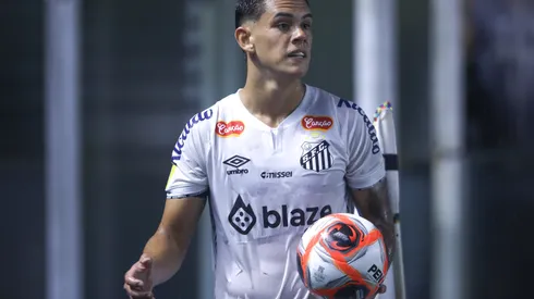 Chermont jogador do Santos durante partida contra o Mirassol no estadio Vila Belmiro pelo campeonato Paulista 2025. Foto: Reinaldo Campos/AGIF