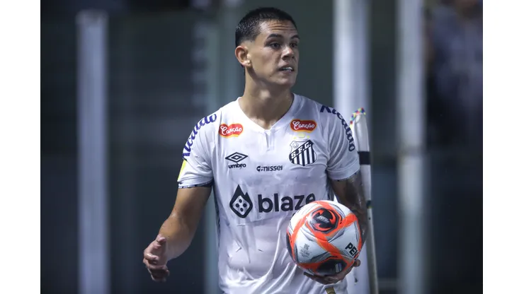 Chermont jogador do Santos durante partida contra o Mirassol no estadio Vila Belmiro pelo campeonato Paulista 2025. Foto: Reinaldo Campos/AGIF