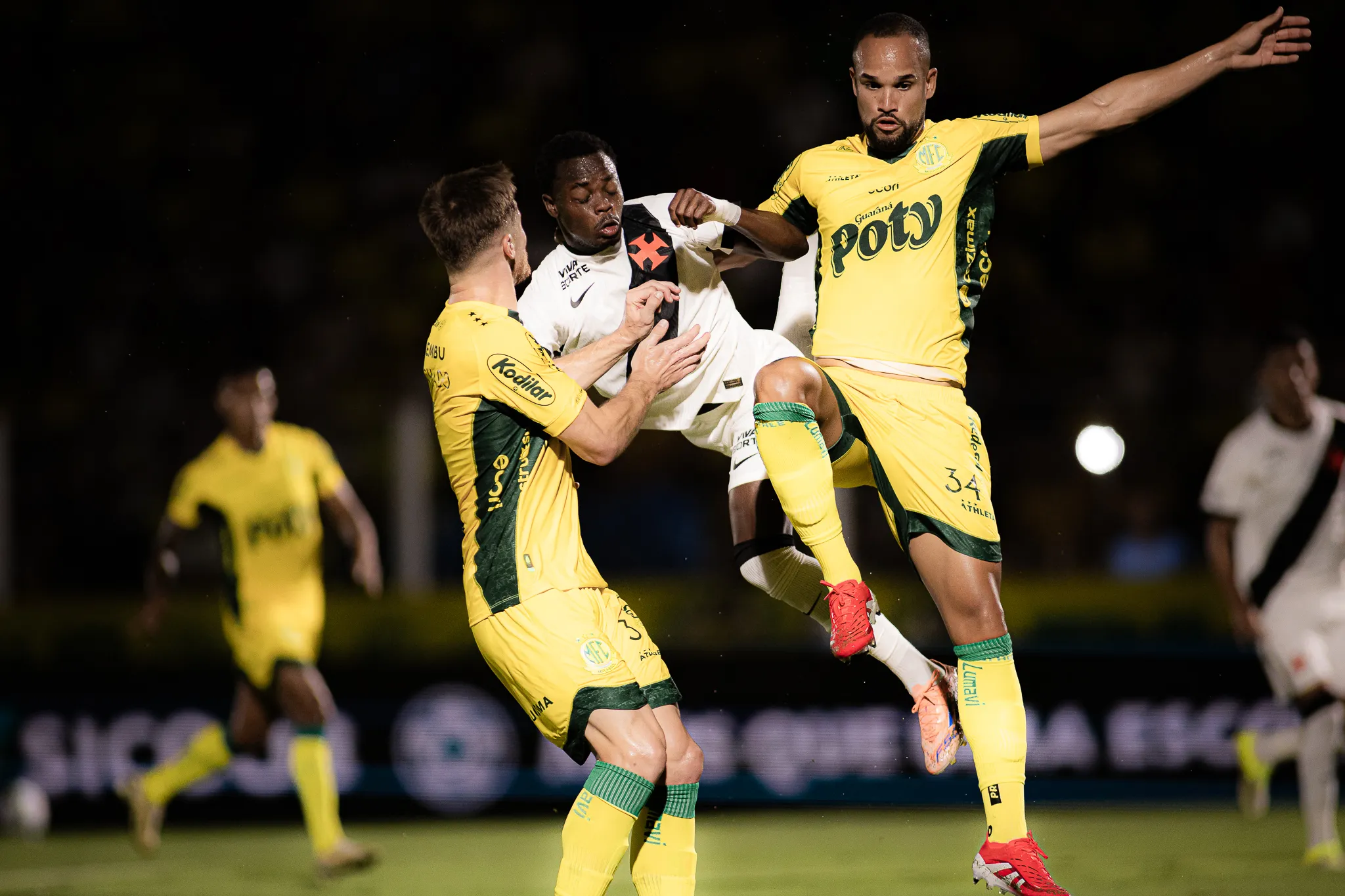 Andrés Gómez jogador do Vasco durante partida contra o Mirassol no estadio Jose Maria de Campos Maia pelo campeonato Brasileiro A 2026. Foto: Vinicius Silva/AGIF