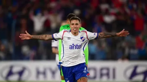 Christian Oliva perto do Santos. Foto: Dante Fernandez/AFP