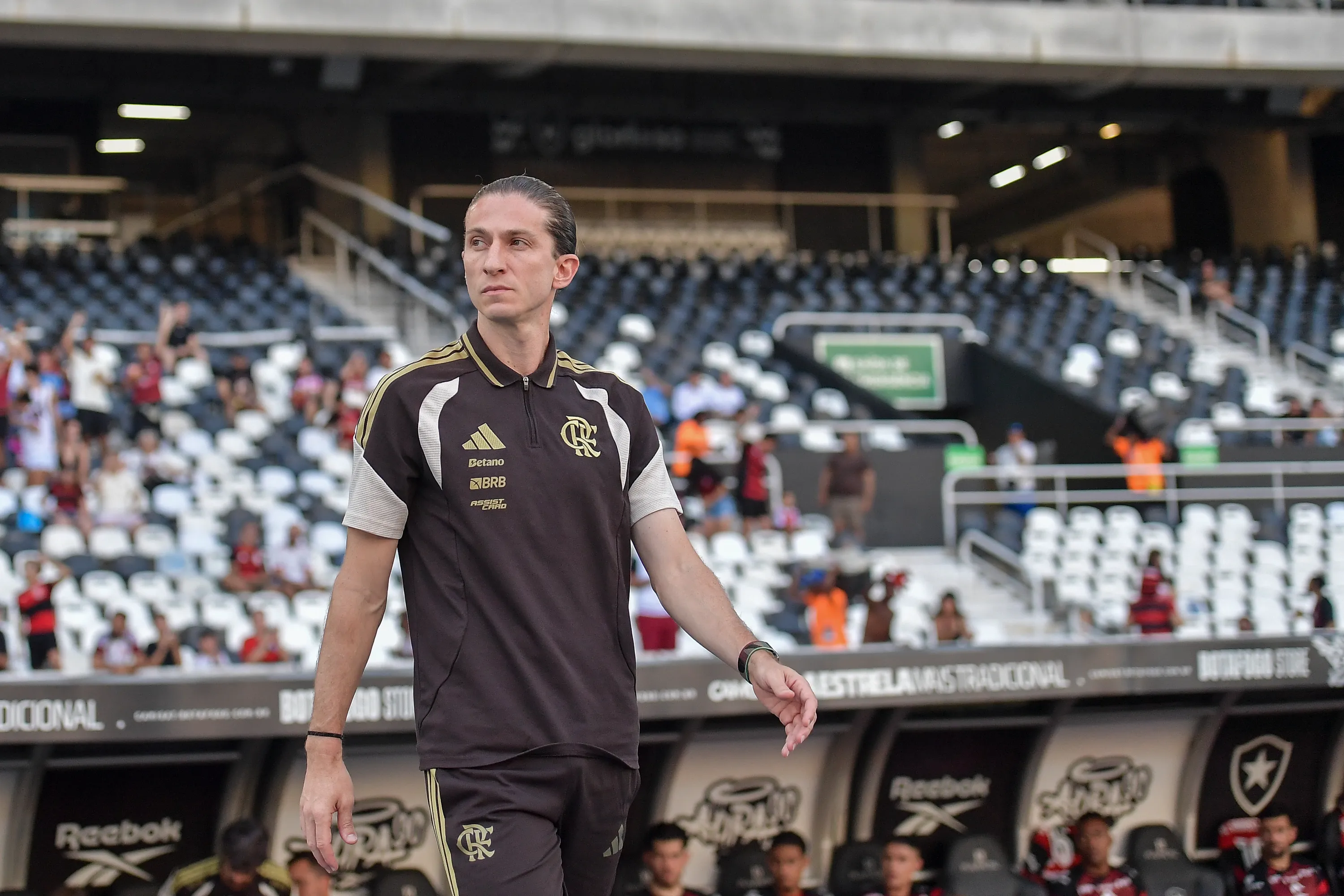 Filipe Luis tecnico do Flamengo durante partida contra o Botafogo no estadio Engenhao pelo campeonato Carioca 2026. Foto: Thiago Ribeiro/AGIF