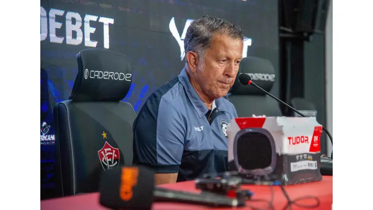 Juan Carlos Osorio tecnico do Remo durante partida contra o Vitoria no estadio Barradao pelo campeonato Brasileiro A 2026. Foto: Jhony Pinho/AGIF