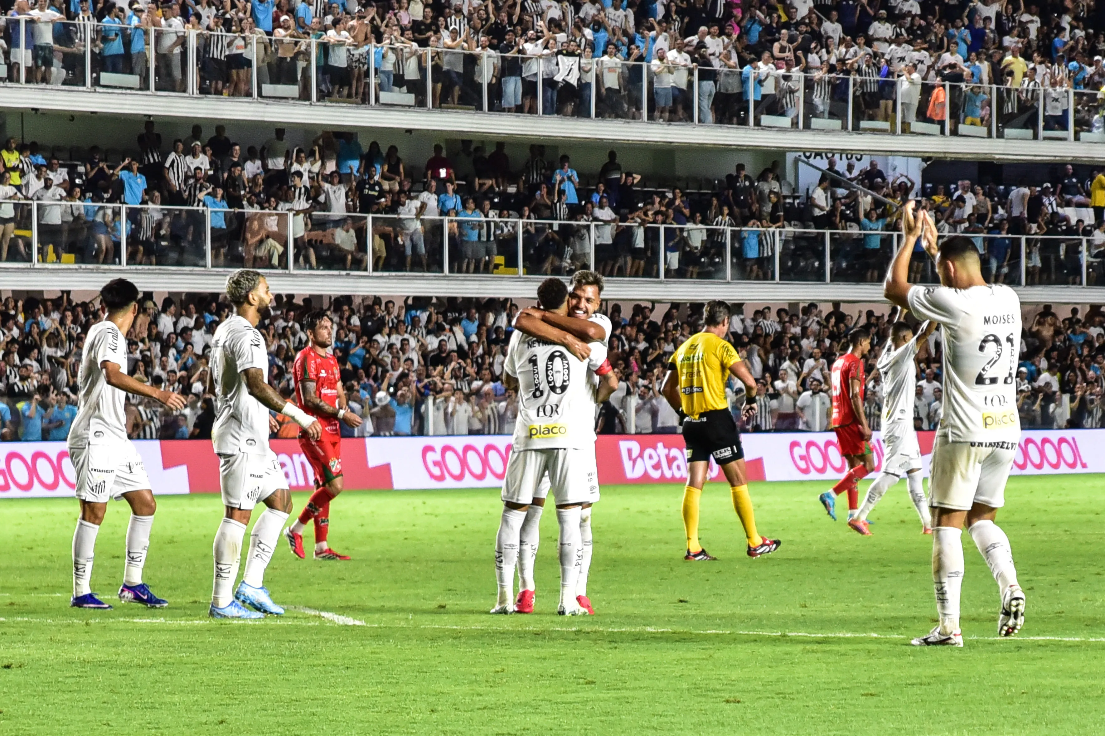 Gabriel Menino jogador do Santos comemora seu gol durante partida contra o Velo Clube no estadio Vila Belmiro pelo campeonato Paulista 2026. Foto: Jota Erre/AGIF