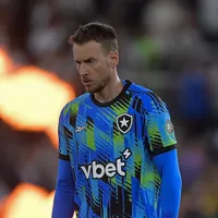 Neto alvo da torcida do Botafogo após falhas