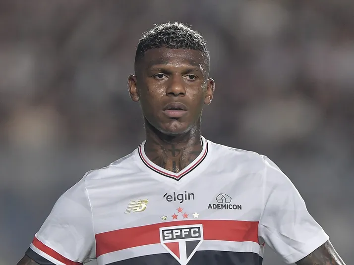 Arboleda retorna ao São Paulo e pode jogar no Paulistão