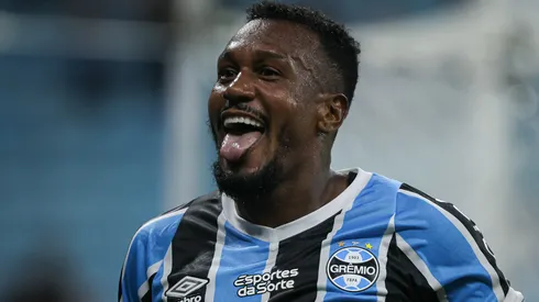 Edenílson durante partida contra o Caxias no Campeonato Gaúcho de 2025.