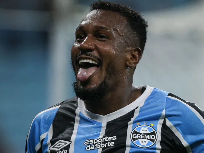 Edenílson fala sobre ida ao Botafogo: "Agradeço a oportunidade"