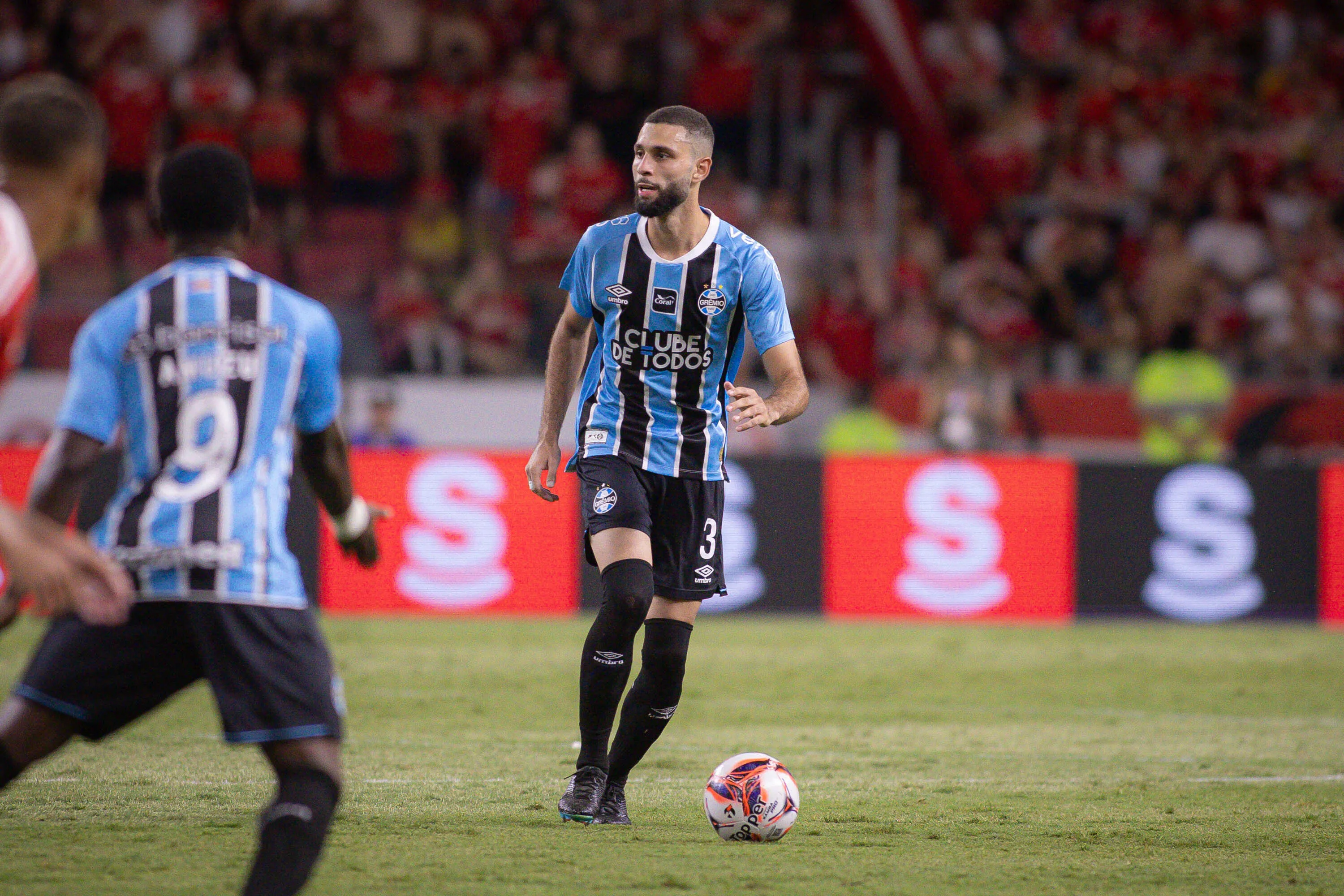 RS – PORTO ALEGRE – 25/01/2026 – GAUCHO 2026, INTERNACIONAL X GREMIO – Wagner Leonardo jogador do Gremio durante partida contra o Internacional no estadio Beira-Rio pelo campeonato Gaucho 2026. Foto: Maxi Franzoi/AGIF