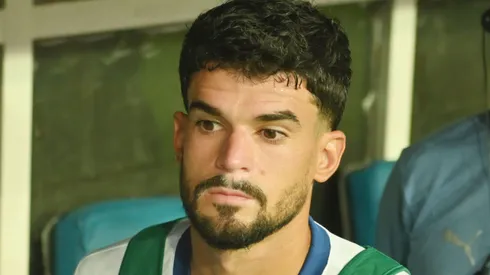 Cauly durante confronto contra o Corinthians no Brasileirão de 2025.