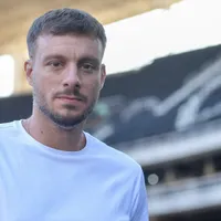 Anselmi aprova e Botafogo pode fechar com Paulo Otávio, lateral do Al-Sadd