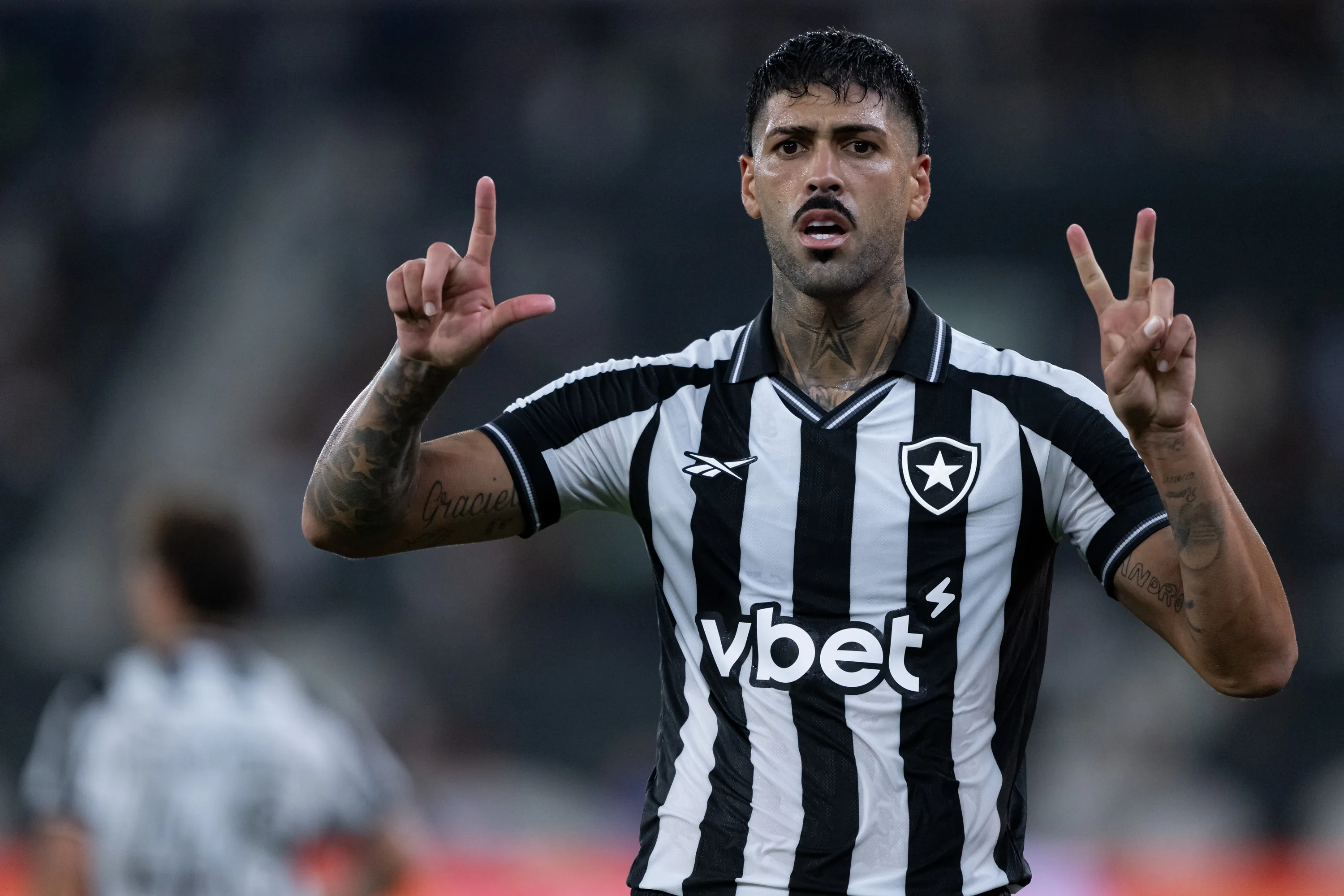 RJ – RIO DE JANEIRO – 15/02/2026 – CARIOCA 2026, BOTAFOGO X FLAMENGO – Barboza jogador do Botafogo comemora seu gol durante partida contra o Flamengo no estadio Engenhao pelo campeonato Carioca 2026. Foto: Jorge Rodrigues/AGIF