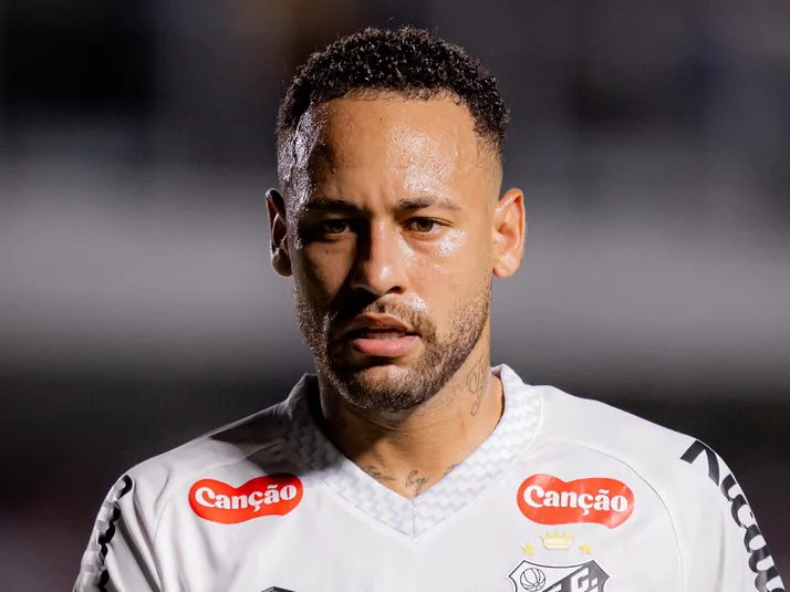 Leitura labial mostra Neymar furioso com entradas de Islan