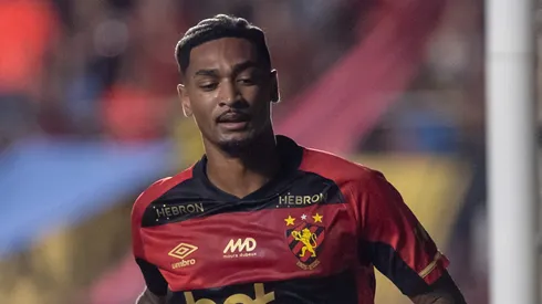 Derik Lacerda jogador do Sport comemora seu gol durante partida contra o Mirassol no estadio Ilha do Retiro pelo campeonato Brasileiro A 2025. Foto: Rafael Vieira/AGIF