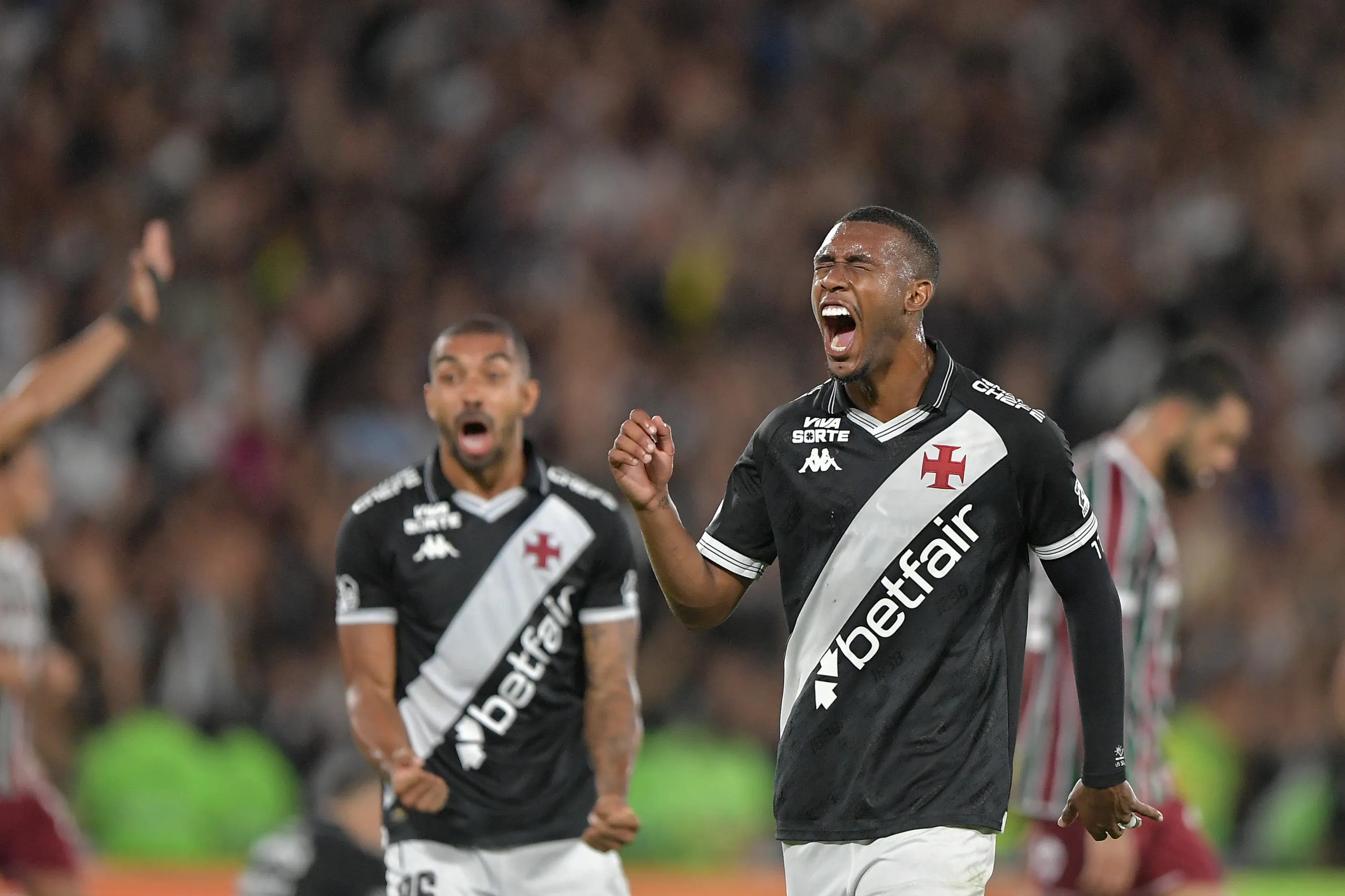 Rayan jogador do Vasco comemora seu gol durante partida contra o Fluminense no estadio Maracana pelo campeonato Copa Do Brasil 2025. Foto: Thiago Ribeiro/AGIF
