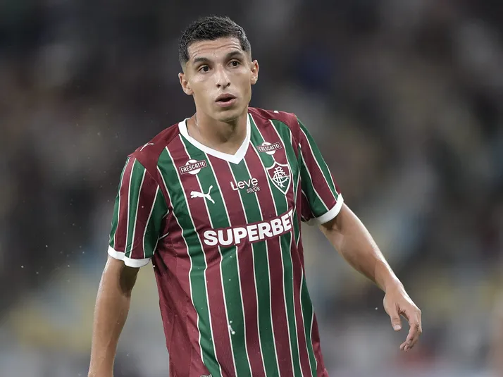 Zubeldía explica "inovação" de Serna como centroavante: "Alternativa a John Kennedy"