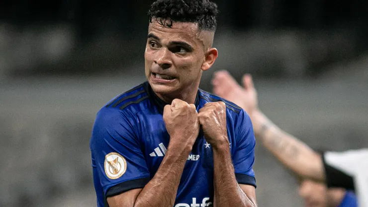 Bruno Rodrigues jogador do Cruzeiro comemora seu gol durante partida contra o Vasco no estádio Mineirão pelo campeonato Brasileiro A 2023. Foto: Fernando Moreno/AGIF