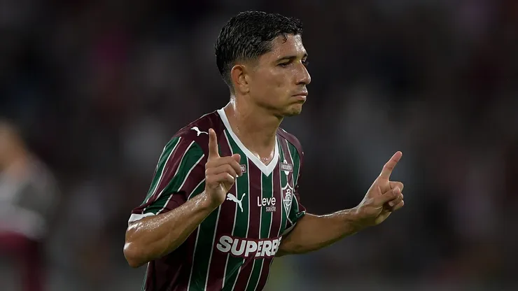 Savarino comemora primeiro gol pelo Fluminense