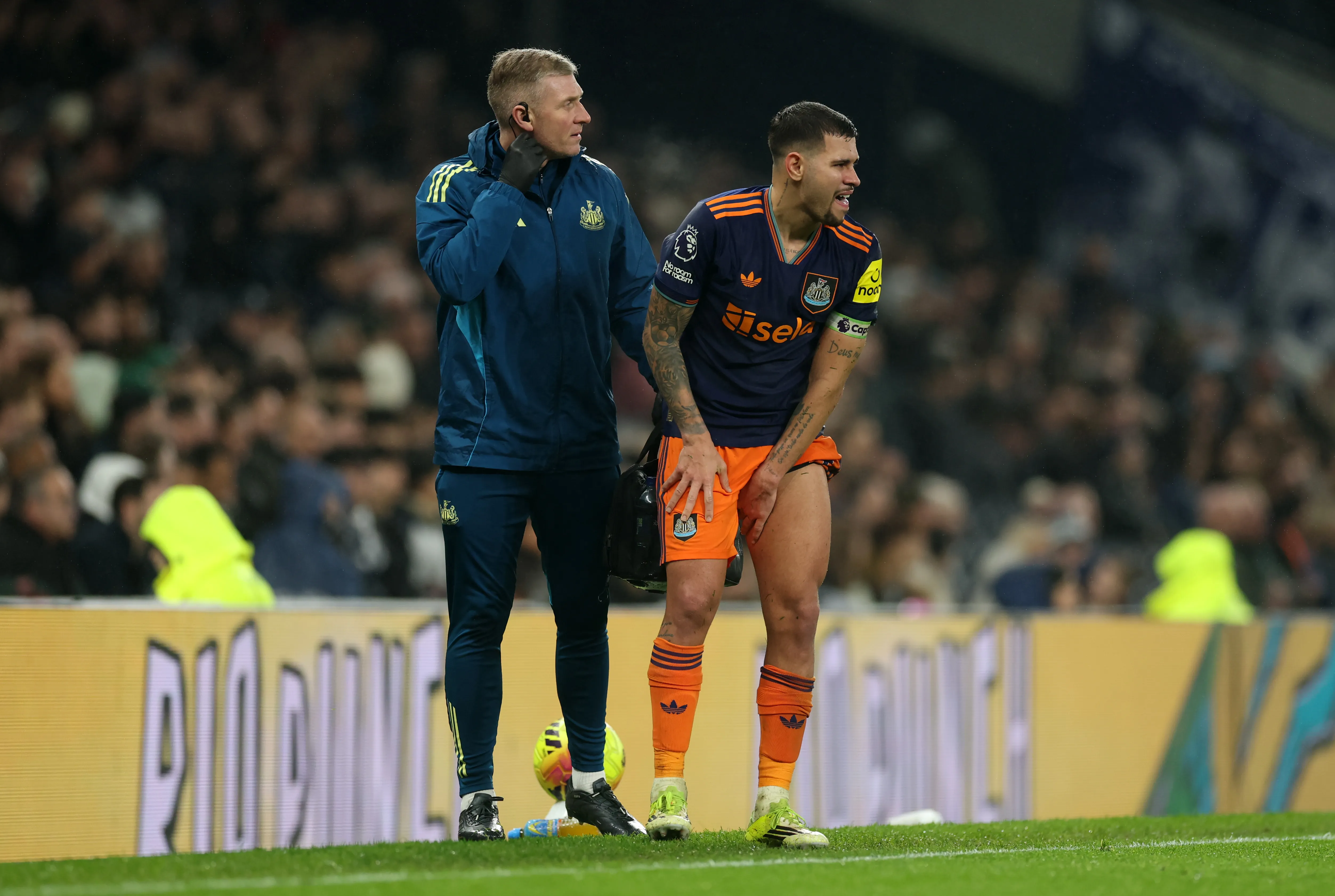 LONDON, ENGLAND – FEBRUARY 10: Bruno Guimaraes of Newcastle United goes off with an injury during the Premier League match between Tottenham Hotspur and Newcastle United at Tottenham Hotspur Stadium on February 10, 2026 in London, England. (Photo by Richard Pelham/Getty Images)
