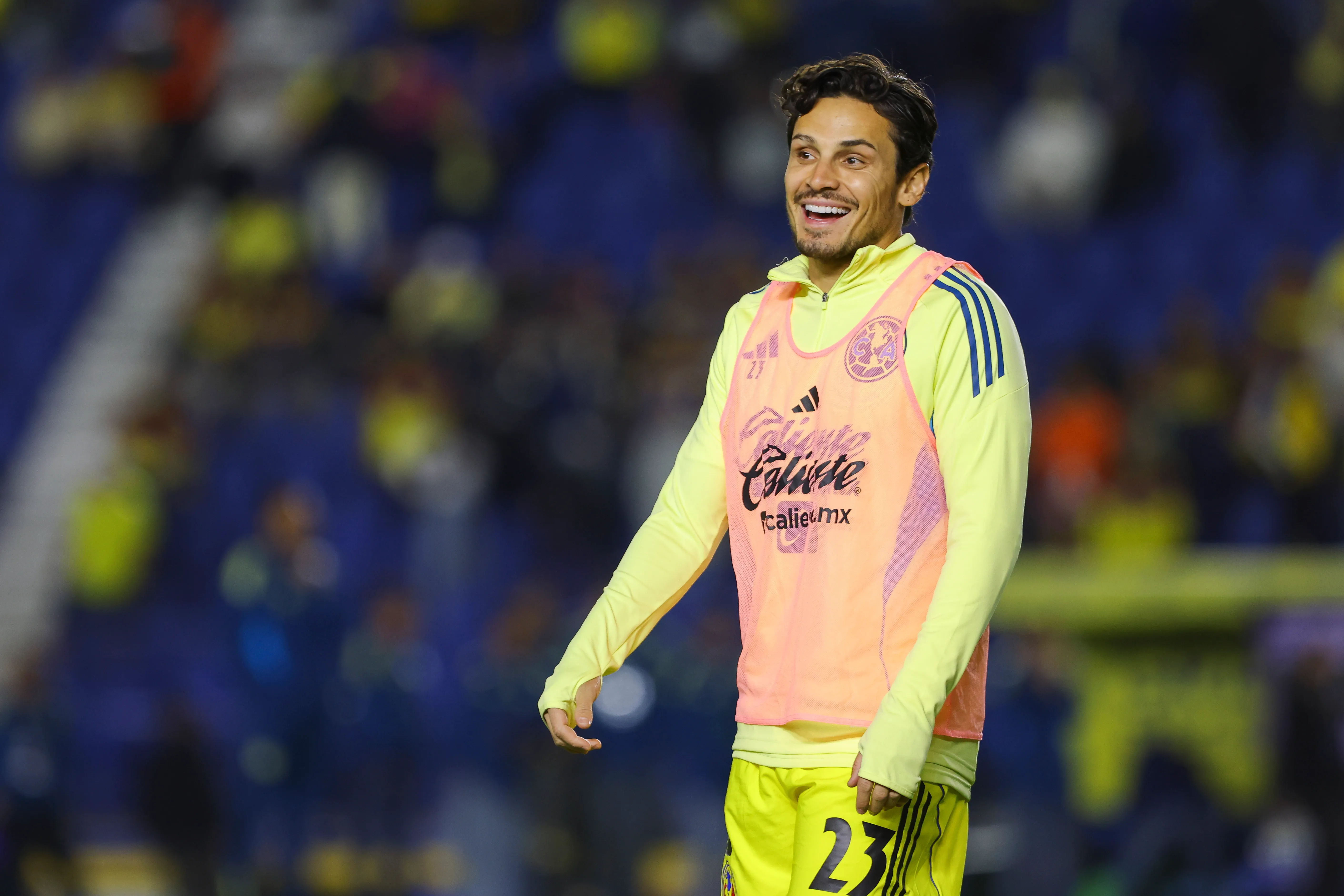 MEXICO CITY, MEXICO – FEBRUARY 07: Raphael Veiga, new player of America, smiles prior the 5th round match between America and Monterrey as part of the Torneo Clausura 2026 Liga MX at Estadio Ciudad de los Deportes on February 07, 2026 in Mexico City, Mexico. (Photo by Agustin Cuevas/Getty Images)