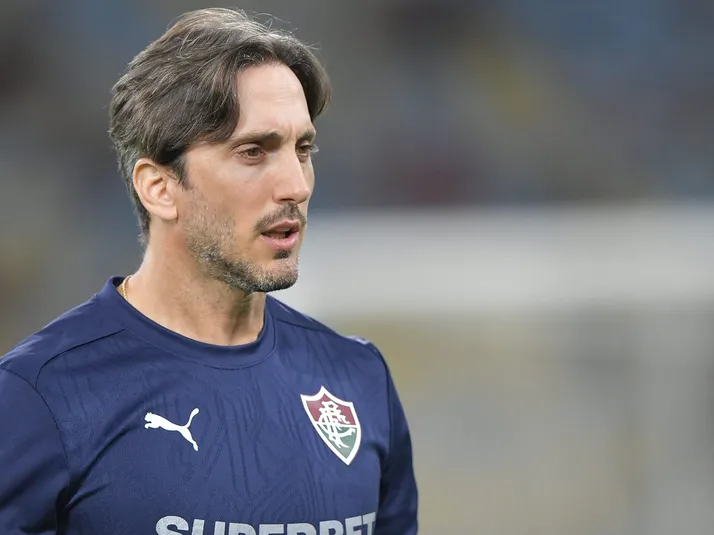 Zubeldía é exaltado na Argentina após recorde no Fluminense: "Senhor Maracanã"