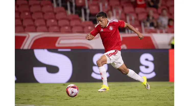 RS - PORTO ALEGRE - 08/02/2026 - GAUCHO 2026, INTERNACIONAL X SAO LUIZ-RS - Allex jogador do Internacional durante partida contra o Sao Luiz-RS no estadio Beira-Rio pelo campeonato Gaucho 2026. Foto: Maxi Franzoi/AGIF