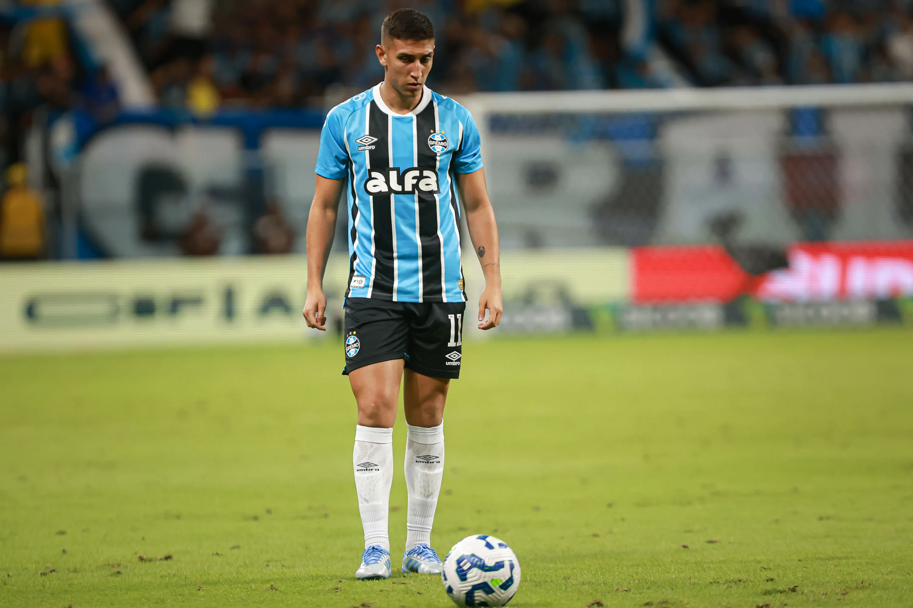 Miguel Monsalve atuando no Grêmio contra o Flamengo em 2025 – Foto: Maxi Franzoi/AGIF