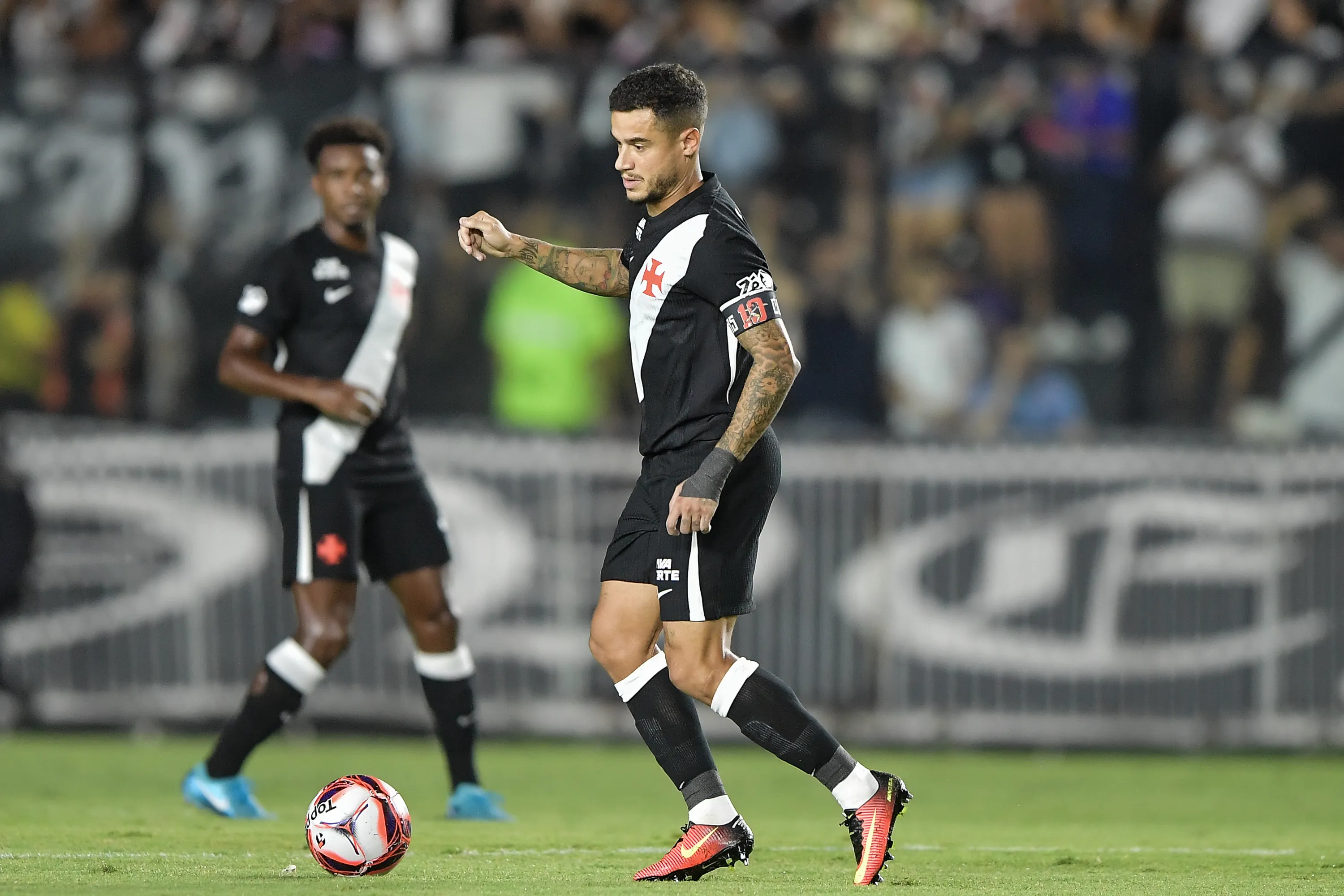 Philippe Coutinho, jogador do Vasco, durante partida contra o Volta Redonda pelo Campeonato Carioca 2026. Foto: Thiago Ribeiro/AGIF