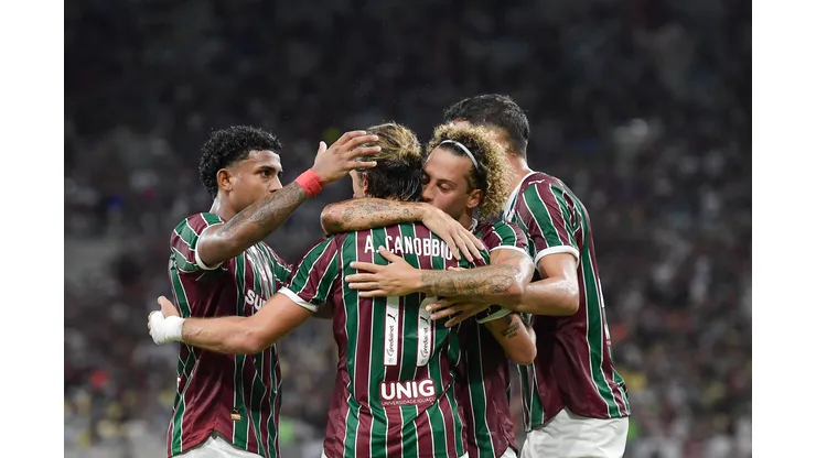 Canobbio jogador do Fluminense comemora seu gol com jogadores do seu time durante partida contra o Bangu no estadio Maracana pelo campeonato Carioca 2026. Foto: Thiago Ribeiro/AGIF