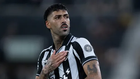 Barboza jogador do Botafogo comemora seu gol durante partida contra o Flamengo no estadio Engenhao pelo campeonato Carioca 2026. Foto: Jorge Rodrigues/AGIF