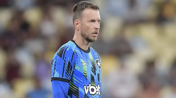 Neto durante clássico contra o Fluminense no Campeonato Brasileiro de 2026.