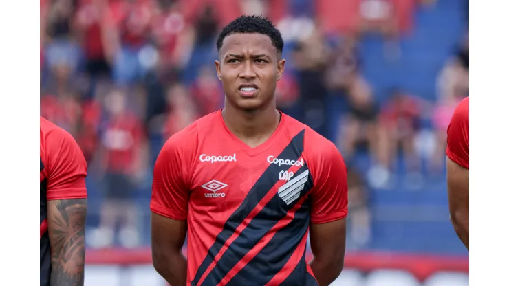 Isaac jogador do Athletico-PR durante partida contra o Andraus no estadio Durival de Britto pelo campeonato Paranaense 2025. Foto: Robson Mafra/AGIF