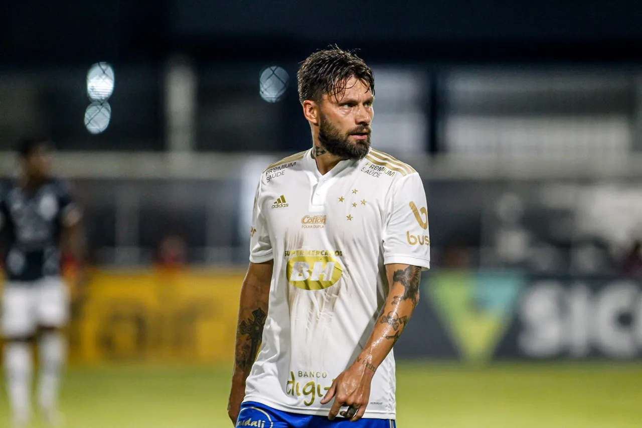 Rafael Sobis jogador do Cruzeiro durante partida contra o Remo no estadio Baenao pelo campeonato Brasileiro B 2021. Foto: Fernando Torres/AGIF
