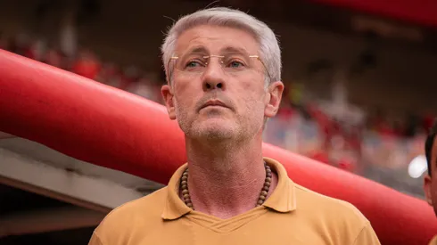 Odair Hellmann durante confronto contra o Internacional no Brasileirão de 2026.