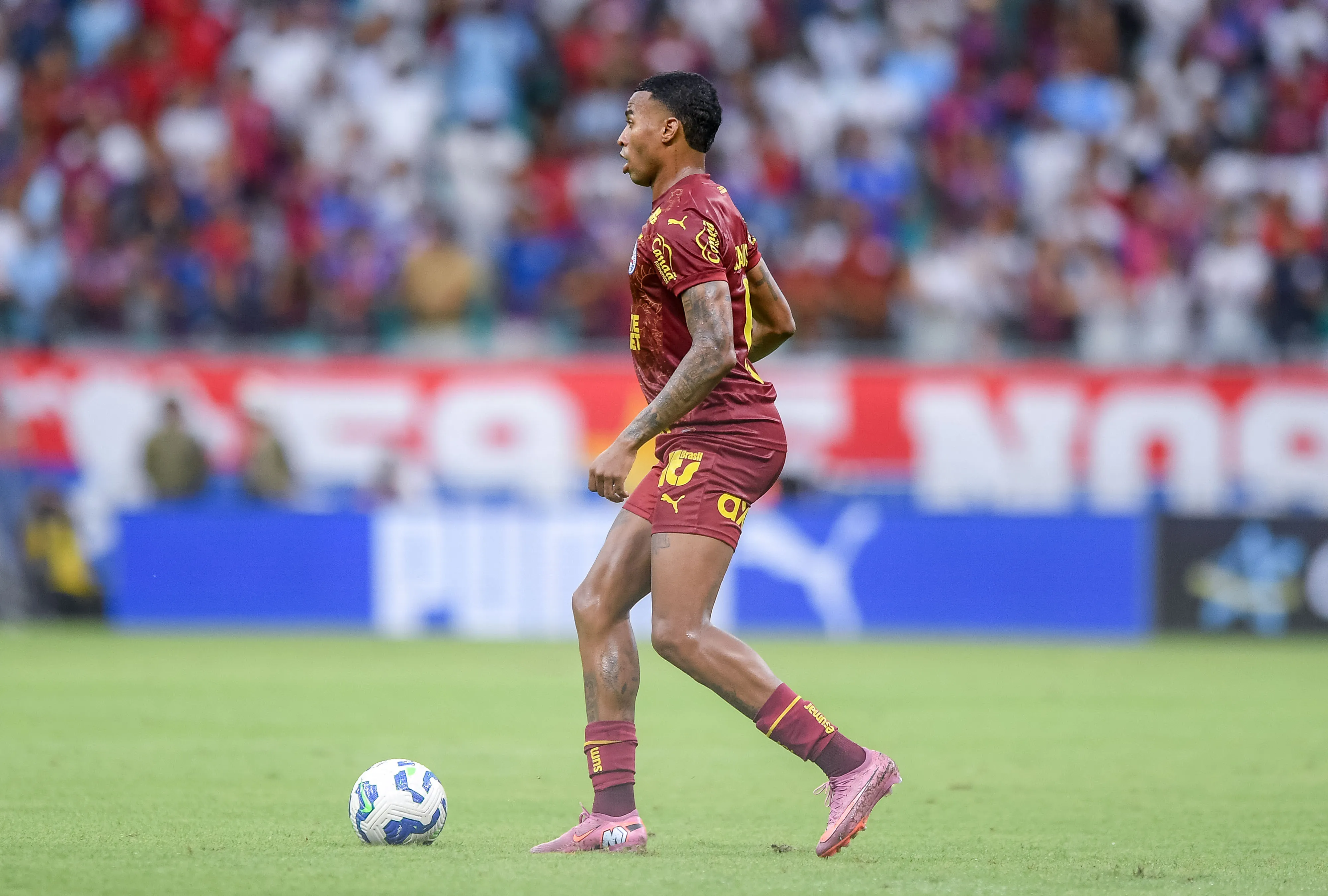 Jean Lucas jogador do Bahia durante partida contra o Vasco no estadio Arena Fonte Nova pelo campeonato Brasileiro A 2025. Foto: Jhony Pinho/AGIF