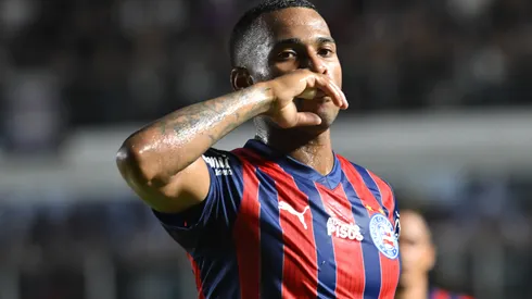 Jean Lucas jogador do Bahia comemora seu gol durante partida contra o Corinthians no estadio Vila Belmiro pelo campeonato Brasileiro A 2026. Foto: Jota Erre/AGIF