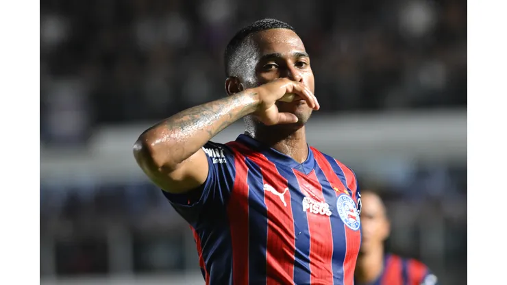Jean Lucas jogador do Bahia comemora seu gol durante partida contra o Corinthians no estadio Vila Belmiro pelo campeonato Brasileiro A 2026. Foto: Jota Erre/AGIF