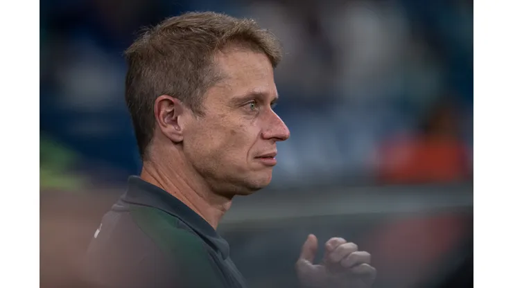 Fernando Seabra tecnico do Coritiba durante partida contra o Cruzeiro no estadio Mineirao pelo campeonato Brasileiro A 2026. Foto: Alessandra Torres/AGIF