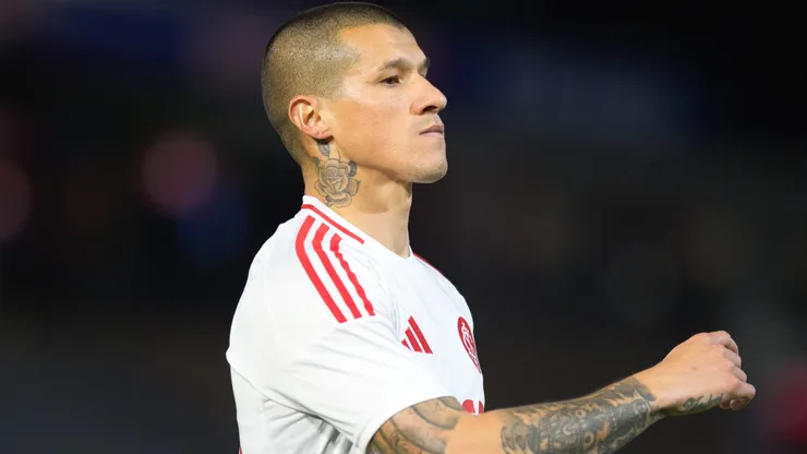 Alan Benitez jogador do Internacional durante partida contra o Bragantino no estadio Cicero De Souza Marques pelo campeonato Brasileiro A 2025.