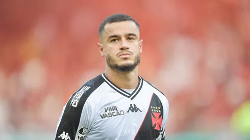 Coutinho jogador do Vasco durante partida contra o Flamengo no estadio Maracana pelo campeonato Carioca 2025.
